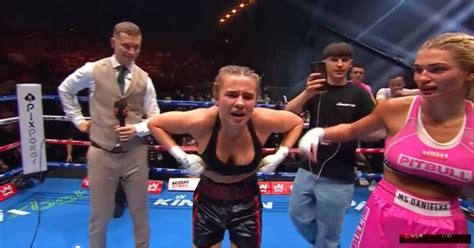 Boxer Daniella Hemsley Flashes After Defeating Aleksandra。